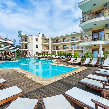 Nereides Hotel Hanioti Zewnętrze zdjęcie