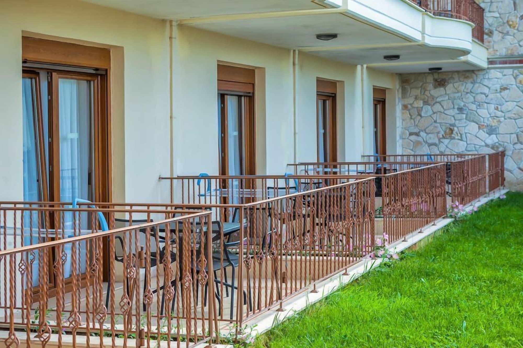 Nereides Hotel Hanioti Zewnętrze zdjęcie