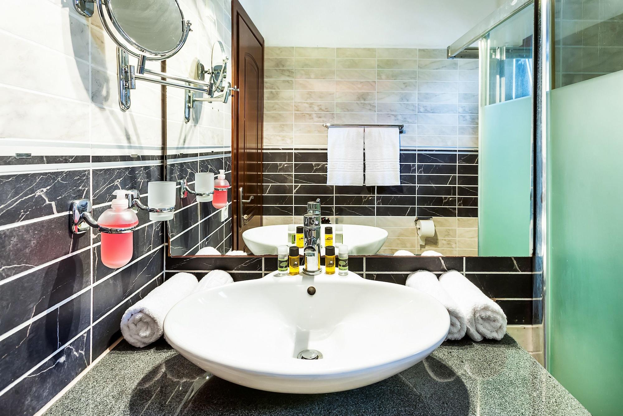 Nereides Hotel Hanioti Zewnętrze zdjęcie