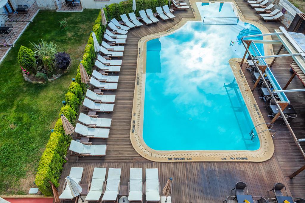 Nereides Hotel Hanioti Zewnętrze zdjęcie
