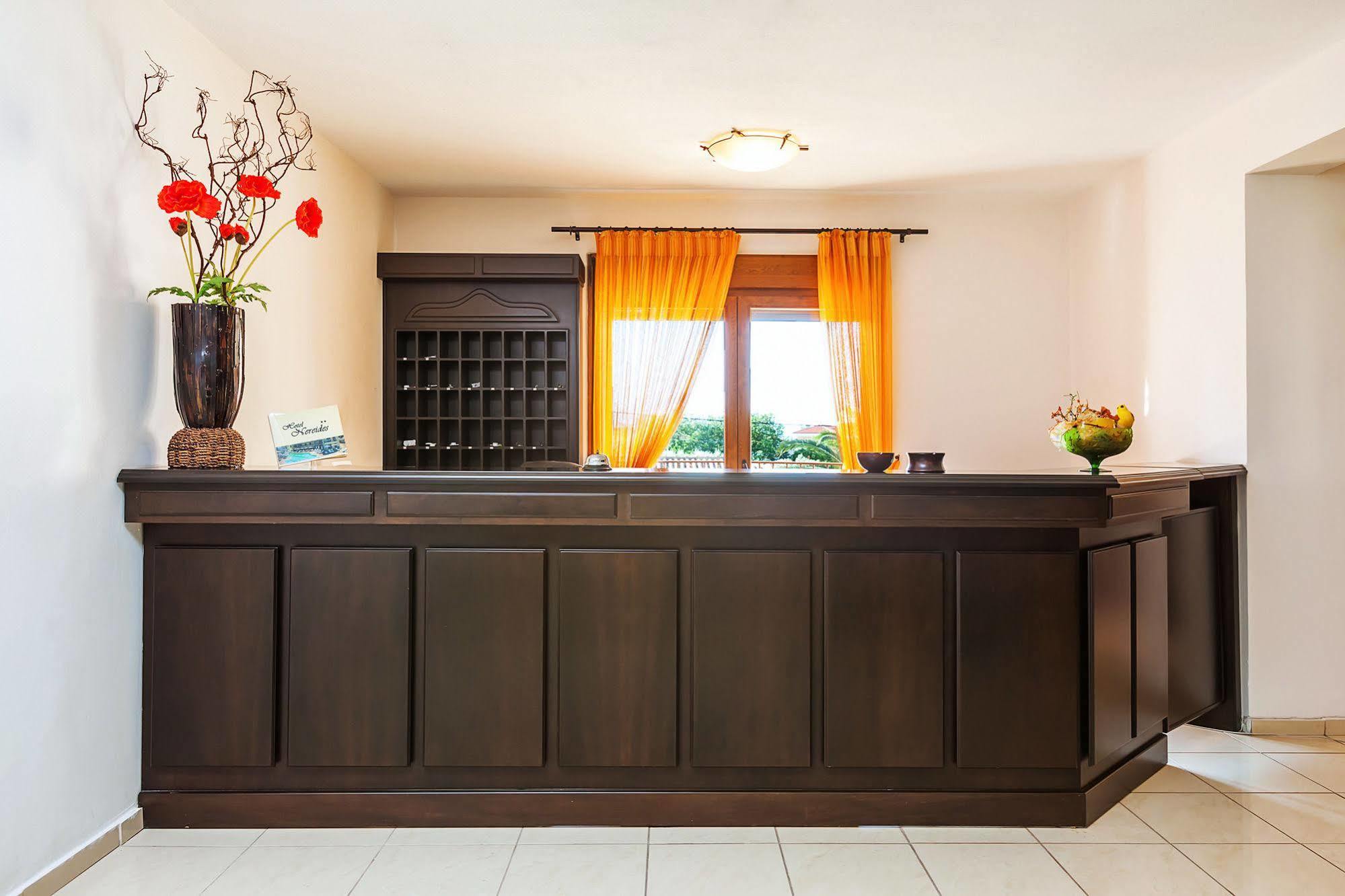 Nereides Hotel Hanioti Zewnętrze zdjęcie