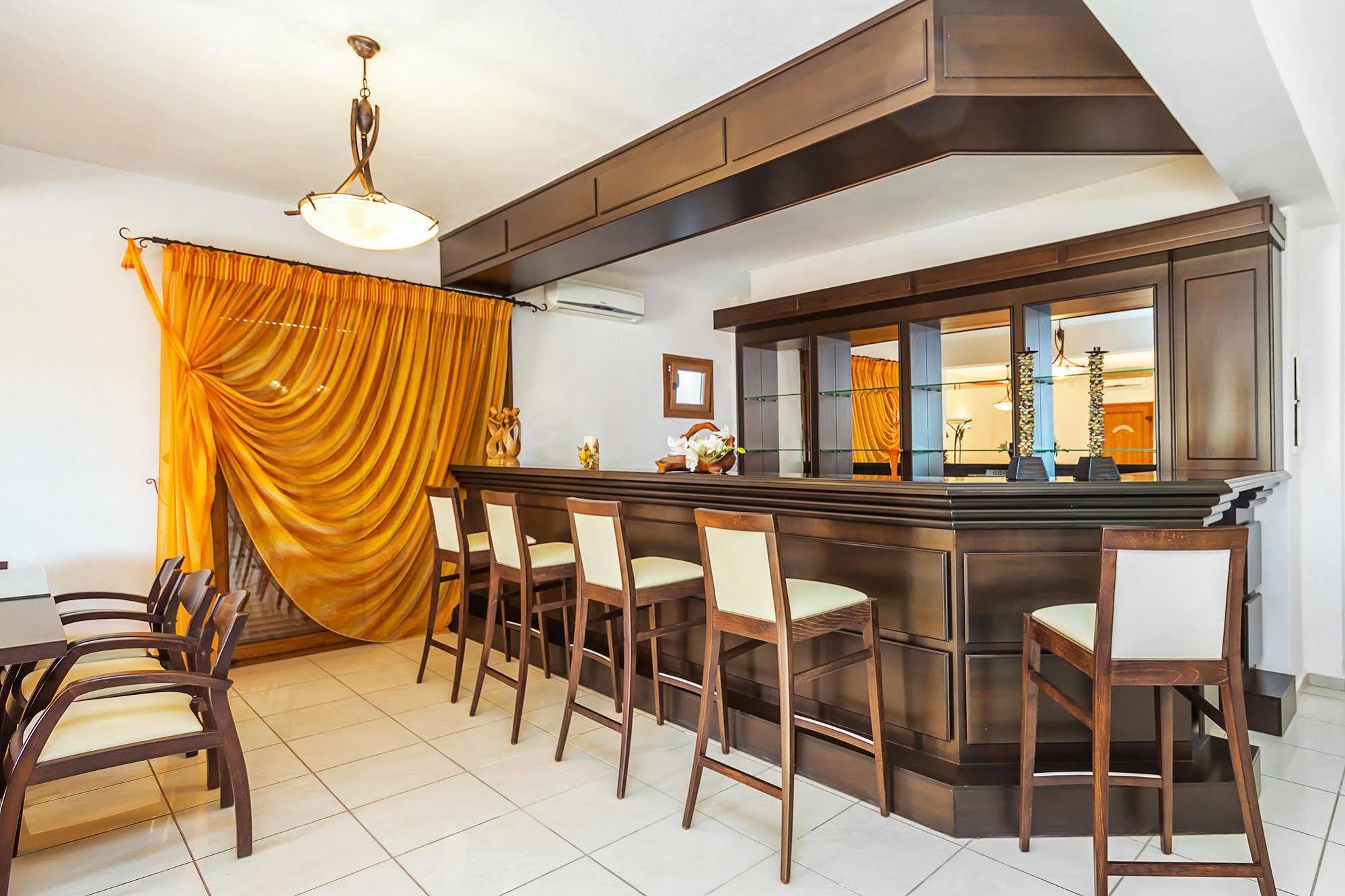 Nereides Hotel Hanioti Zewnętrze zdjęcie